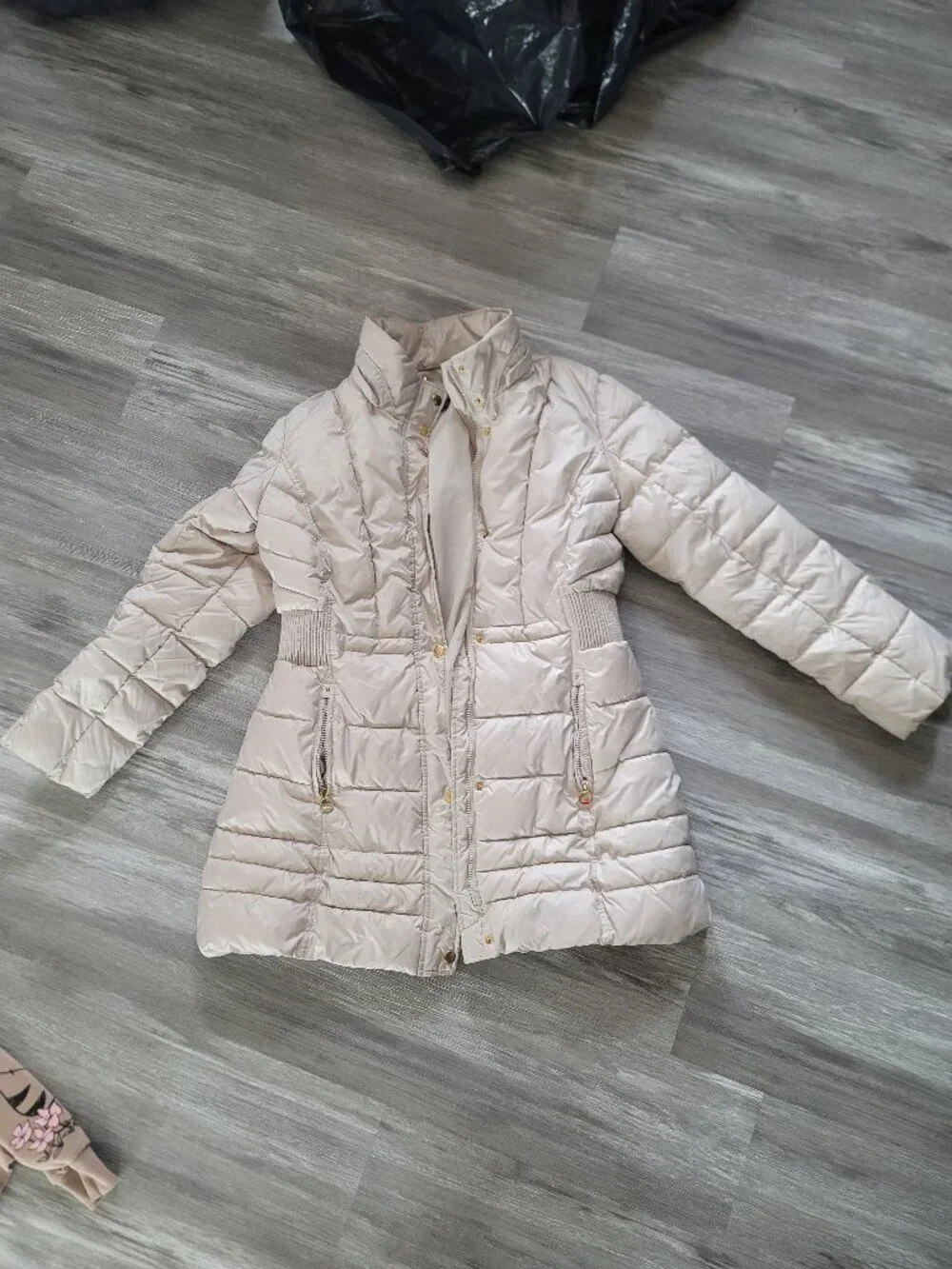 Womens Braetan full zip and botton light beige puffer coat - size XL - no hood